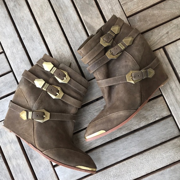 Boots - Picture 1 of 7